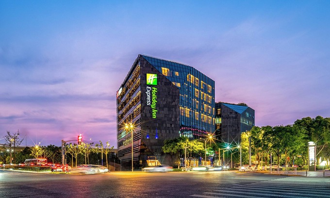 Downtown Shanghai Hotel | Holiday Inn Express Shanghai Hongqiao CBD by IHG