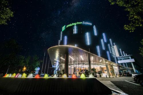 Songjiang Hotel | Holiday Inn Express Shanghai Songjiang Fangta by IHG