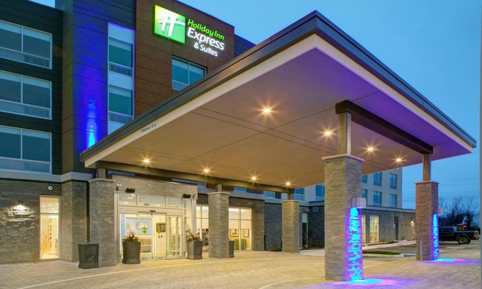 Collingwood Hotel | Holiday Inn Express & Suites - Collingwood