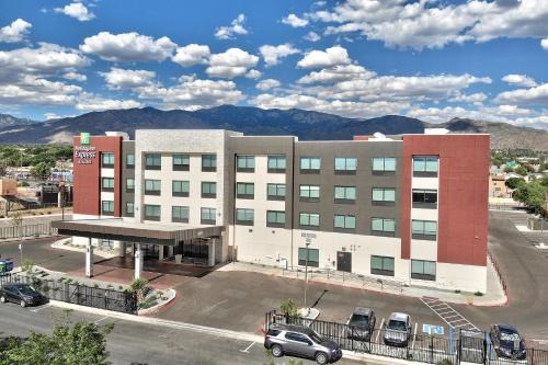 Northeast Heights Hotel | Holiday Inn Express & Suites - Albuquerque East by IHG
