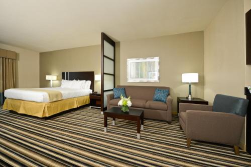 Forrest City Hotel | Holiday Inn Express & Suites Forrest City by IHG