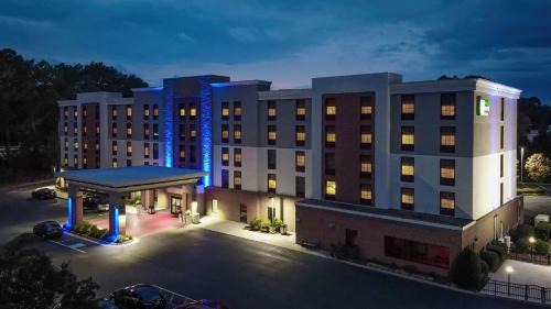Newport News Hotel | Holiday Inn Express & Suites Newport News by IHG