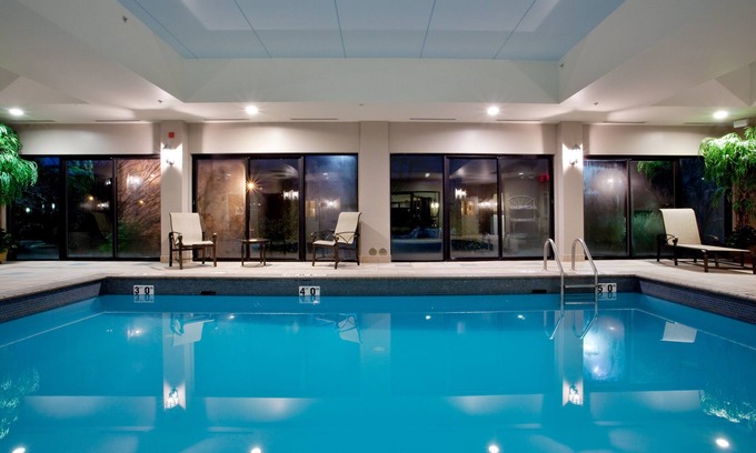 Newport News Hotel | Holiday Inn Express & Suites Newport News by IHG
