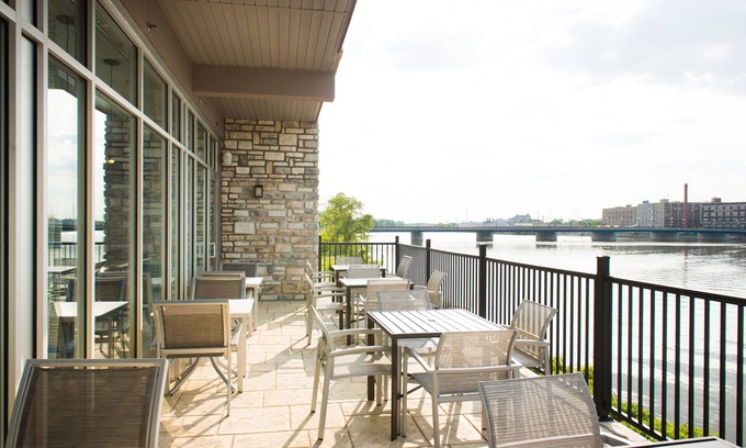 Galt Hotel | Holiday Inn Express & Suites Rock Falls by IHG