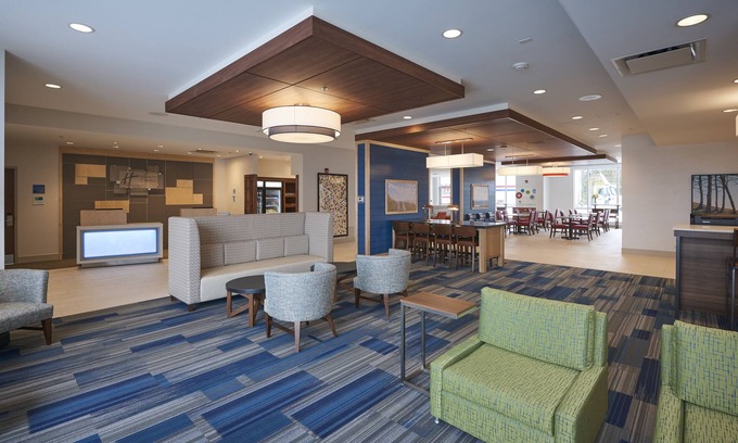 Terra Nova Hotel | Holiday Inn Express & Suites St John's Airport by IHG