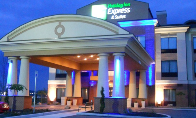 Grapeville Hotel | Holiday Inn Express & Suites Greensburg by IHG