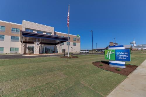 Union City Hotel | Holiday Inn Express & Suites - Union City by IHG