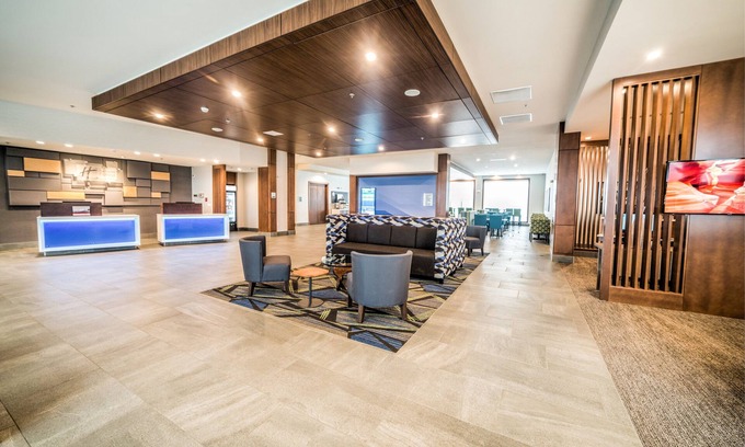 West Edmonton Hotel | Holiday Inn Express & Suites West Edmonton - Mall Area by IHG