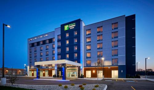 Lakeshore Hotel | Holiday Inn Express & Suites Windsor East - Lakeshore by IHG