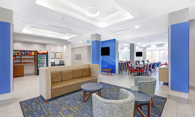 Woodstock Hotel | Holiday Inn Express & Suites Woodstock South by IHG
