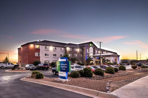Alamogordo Hotel | Holiday Inn Express & Suites Alamogordo Highway 54/70 by IHG