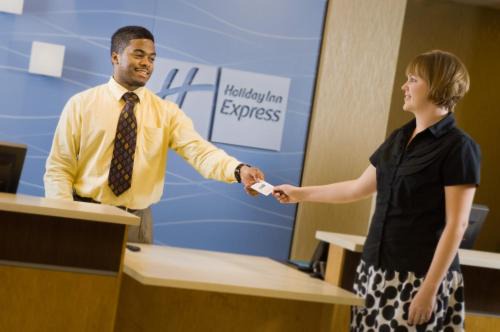 Jefferson Manor Hotel | Holiday Inn Express & Suites Alexandria - Fort Belvoir by IHG