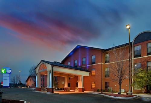 Batesville Hotel | Holiday Inn Express & Suites Batesville by IHG
