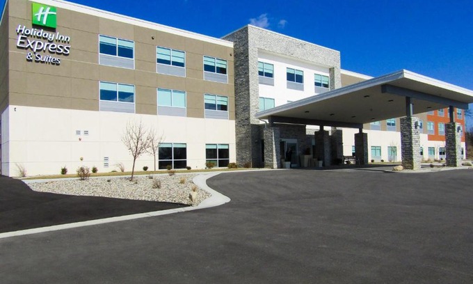 Coldwater Hotel | Holiday Inn Express & Suites Coldwater by IHG