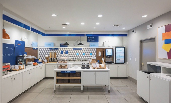 Trowbridge Park Hotel | Holiday Inn Express & Suites Marquette by IHG