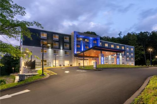 Pittsfield Hotel | Holiday Inn Express & Suites Pittsfield-Lenox-Berkshires by IHG