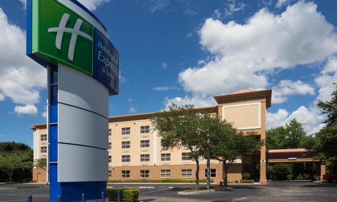 Plant City Hotel | Holiday Inn Express & Suites Plant City by IHG