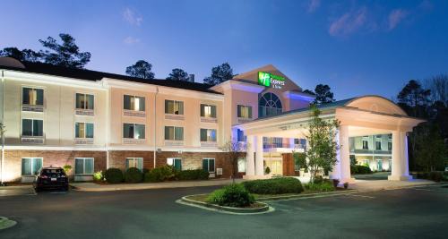 Walterboro Hotel | Holiday Inn Express & Suites Walterboro by IHG