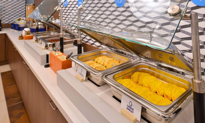 Riverwoods Hotel | Holiday Inn Express & Suites Chicago-Deerfield/Lincolnshire by IHG