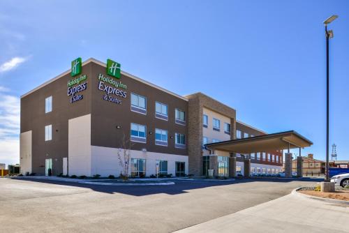 Van Horn Hotel | Holiday Inn Express & Suites - Van Horn by IHG