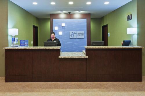 Brady Hotel | Holiday Inn Express & Suites Brady by IHG