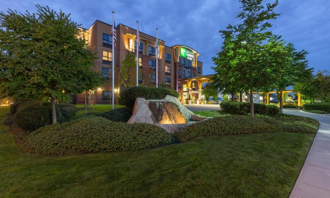 Richmond Hotel | Holiday Inn Express & Suites Riverport Richmond by IHG