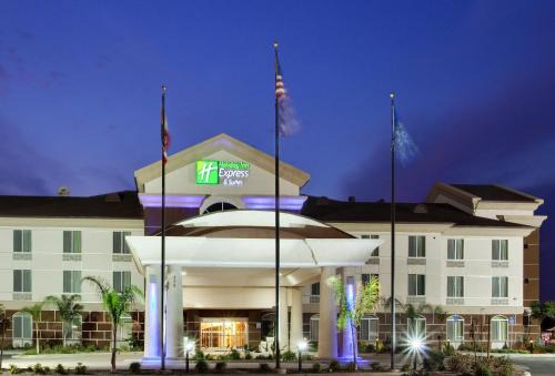 Dinuba Hotel | Holiday Inn Express & Suites Dinuba West by IHG