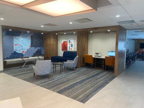 Elyria Hotel | Holiday Inn Express & Suites Elyria by IHG