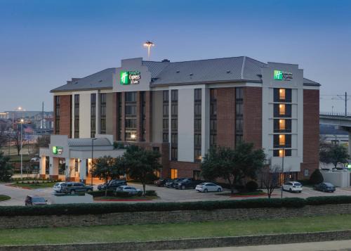 Las Colinas Hotel | Holiday Inn Express & Suites Irving Conv Ctr - Las Colinas by IHG