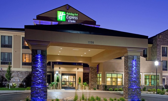 North Logan Hotel | Holiday Inn Express & Suites Logan by IHG