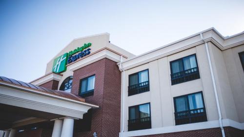 Morton Hotel | Holiday Inn Express & Suites Morton Peoria Area by IHG
