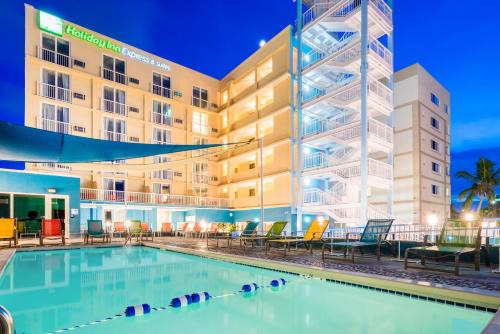 Downtown Nassau Hotel | Holiday Inn Express & Suites Nassau by IHG