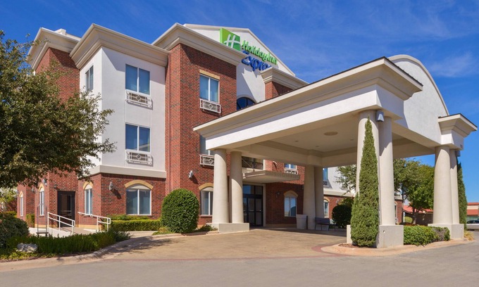 Abilene Hotel | Holiday Inn Express & Suites Abilene by IHG