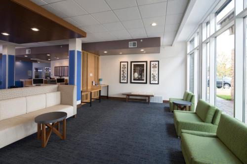 Alpena Hotel | Holiday Inn Express & Suites Alpena - Downtown by IHG