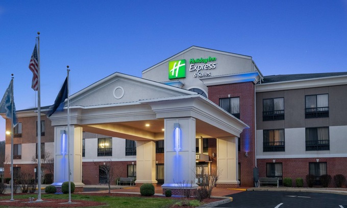 Summit Hotel | Holiday Inn Express & Suites Ashland by IHG