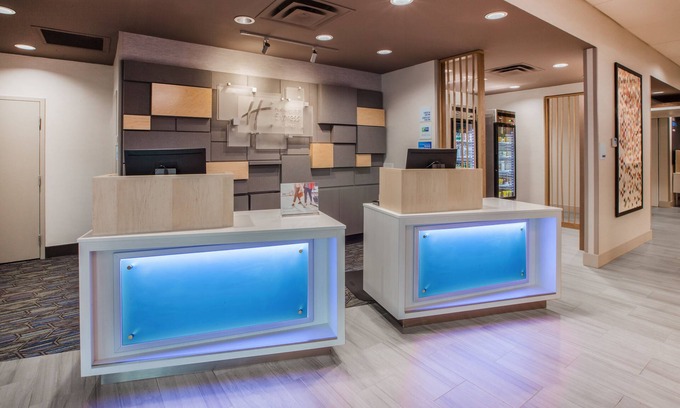 Beloit Hotel | Holiday Inn Express & Suites Beloit by IHG