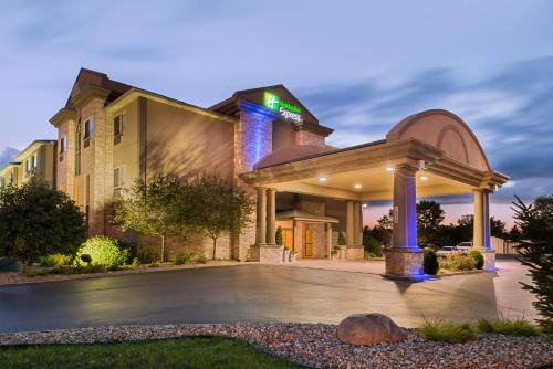 Bucyrus Hotel | Holiday Inn Express & Suites Bucyrus by IHG