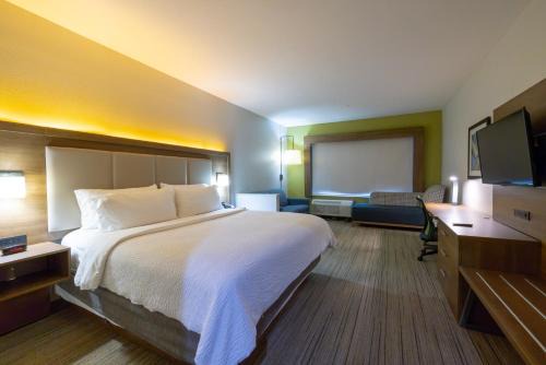 Lake Highlands Hotel | Holiday Inn Express & Suites Dallas NE Arboretum