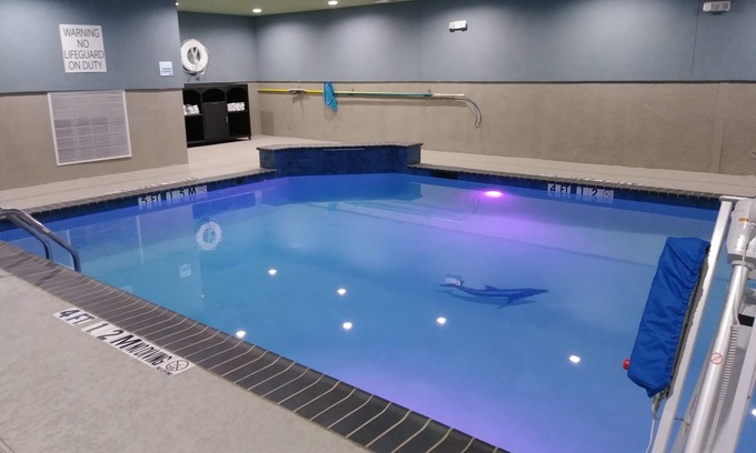 Lake Highlands Hotel | Holiday Inn Express & Suites Dallas Northeast - Arboretum by IHG