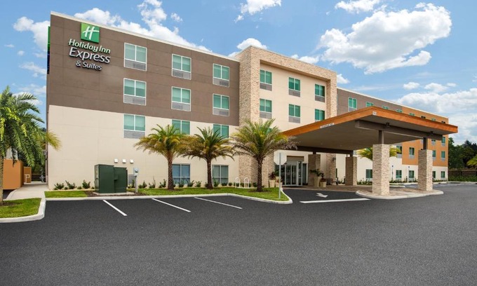 DeLand Hotel | Holiday Inn Express & Suites - Deland South by IHG