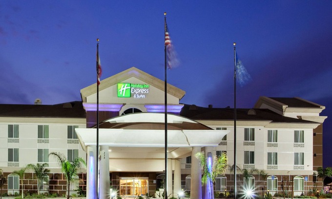 Dinuba Hotel | Holiday Inn Express & Suites Dinuba West by IHG