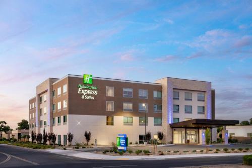 Raisin Hotel | Holiday Inn Express & Suites Fresno Airport by IHG