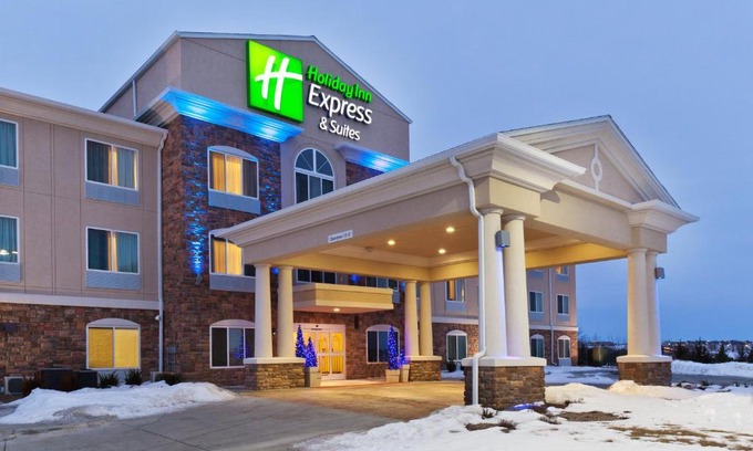 Chalco Hotel | Holiday Inn Express & Suites - Omaha I - 80 by IHG