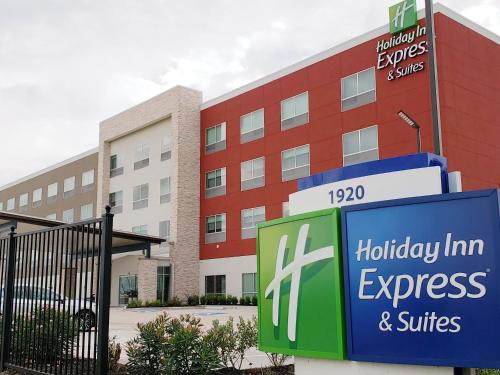 Aldine Hotel | Holiday Inn Express & Suites - Houston IAH - Beltway 8 by IHG