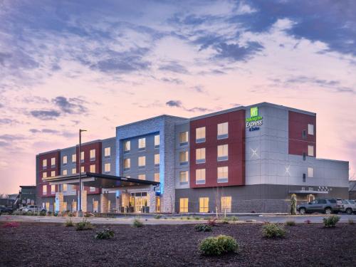 Keizer Hotel | Holiday Inn Express & Suites Salem North - Keizer by IHG