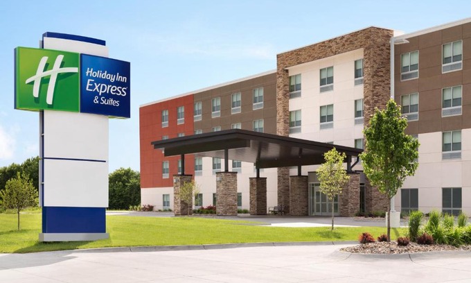 Kokomo Hotel | Holiday Inn Express & Suites - Kokomo South by IHG