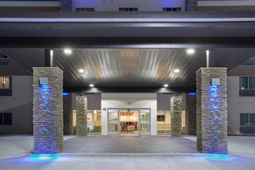 Lincoln Hotel | Holiday Inn Express & Suites Lincoln I - 80 by IHG