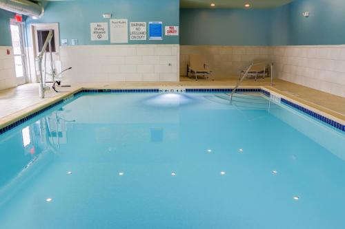 Livonia Hotel | Holiday Inn Express & Suites - Detroit Northwest - Livonia by IHG