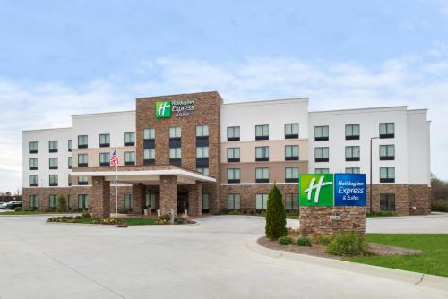 Monroe Hotel | Holiday Inn Express & Suites Monroe by IHG