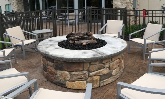 Oswego Hotel | Holiday Inn Express & Suites Oswego by IHG